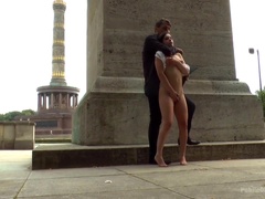 Juliette March Needs to Exposes her Cunt to Everyone