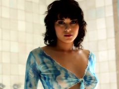 Pussy stimulation with hairy Raven Rockette